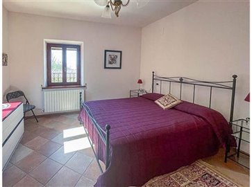 ima37329-2022-05-farmhouse-marche-italy-lapedona22-758x564