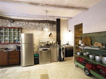 itu35822-2022-03-townhouse-castiglione-dorcia-siena-tuscany-018-758x564