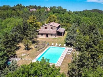 ium33802-2021-07-country-house-san-venanzo-umbria-italy-01-758x564