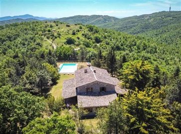 ium33802-2021-07-country-house-san-venanzo-umbria-italy-02-758x564