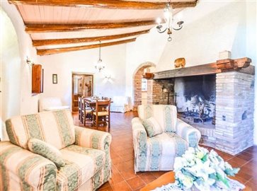 ium33802-2021-07-country-house-san-venanzo-umbria-italy-027-758x564