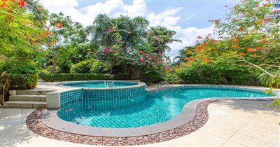 koh-samui-villa-for-sale-large-garden-plai-la