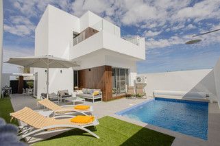 Image No.1-3 Bed Villa / Detached for sale