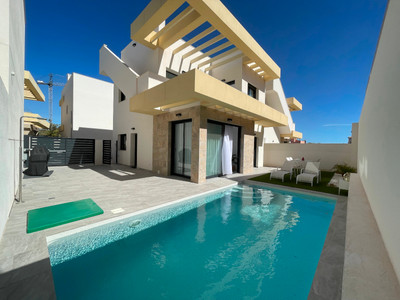 Image No.1-3 Bed Villa / Detached for sale