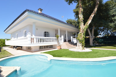 Image No.1-4 Bed Villa / Detached for sale