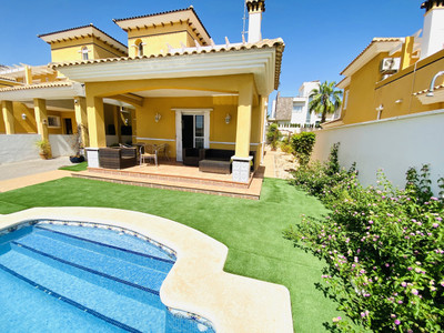 Image No.1-4 Bed Villa / Detached for sale