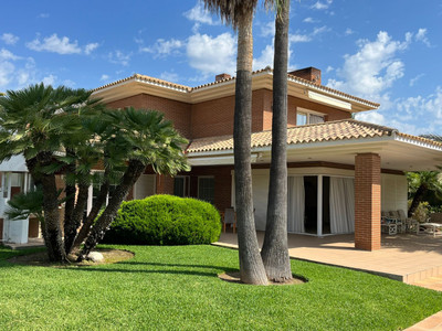 Image No.1-7 Bed Villa / Detached for sale