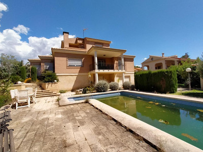 Image No.1-5 Bed Villa / Detached for sale