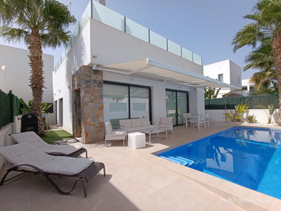 Image No.1-3 Bed Villa / Detached for sale