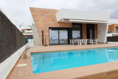 Image No.1-3 Bed Villa / Detached for sale