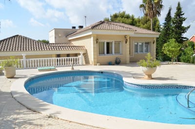 Image No.1-4 Bed Villa / Detached for sale