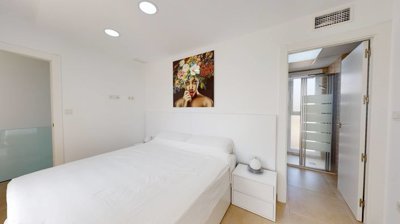 22-top-floor-main-bedroom