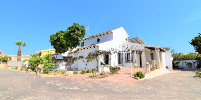 Image No.1-Villa de 4 chambres à vendre à Orihuela Costa