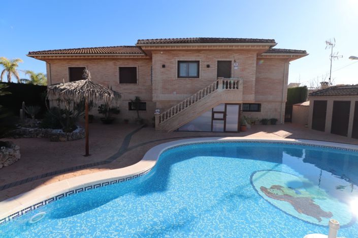 Image No.1-4 Bed Villa for sale