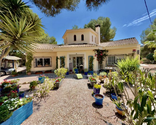 Image No.1-5 Bed Villa for sale