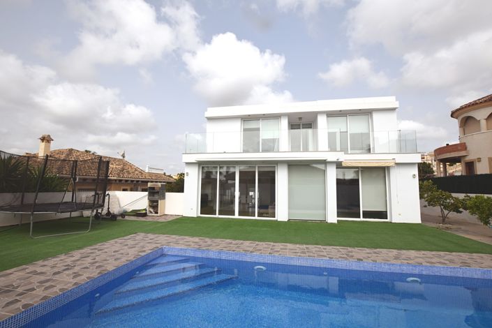 Image No.1-6 Bed Villa for sale