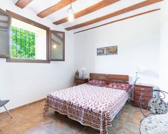 6337traditionalreformedspanishfarmhousenearib