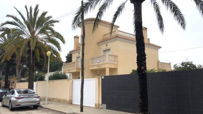 Image No.1-4 Bed Villa for sale