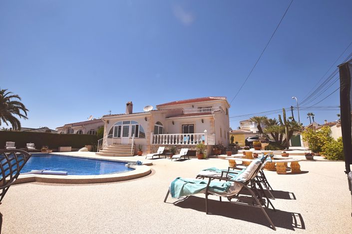 Image No.1-4 Bed Villa for sale