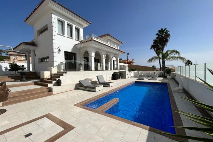 Image No.1-4 Bed Villa for sale