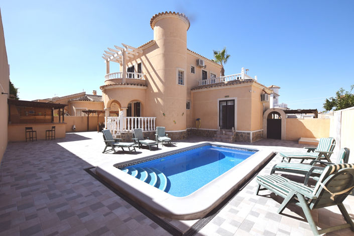 Image No.1-4 Bed Villa for sale