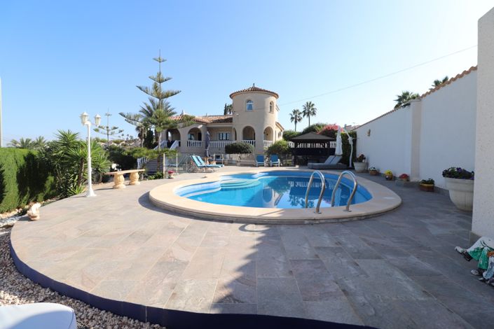 Image No.1-5 Bed Villa for sale