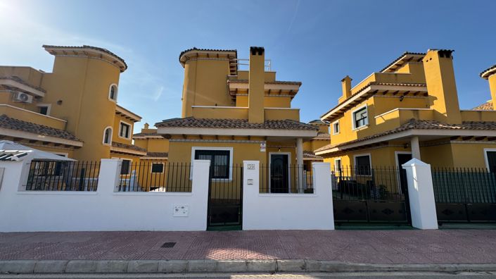 Image No.1-3 Bed Villa for sale