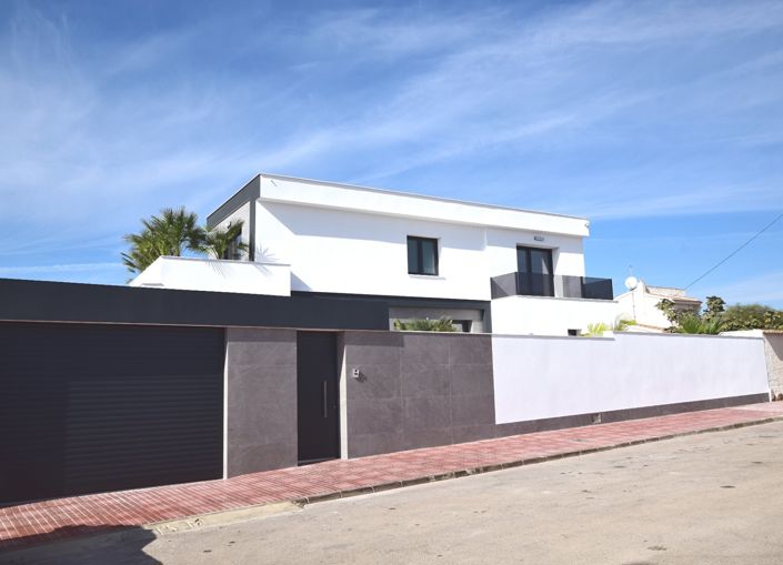 Image No.1-4 Bed Villa for sale