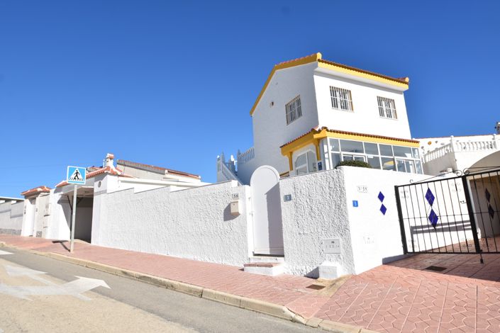 Image No.1-4 Bed Villa for sale