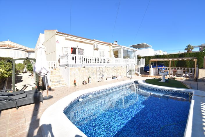 Image No.1-4 Bed Villa for sale