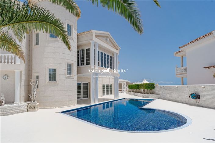 Image No.1-6 Bed Villa for sale