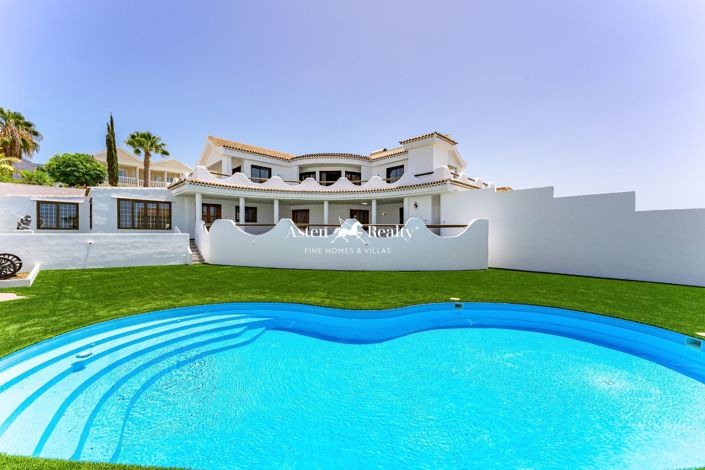 Image No.1-5 Bed Villa for sale