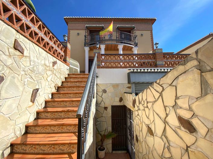 Image No.1-4 Bed Villa for sale