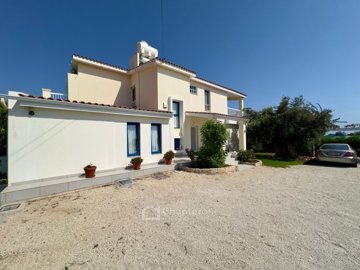 Detached Villa For Sale  in  Timi