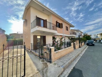 Semi Detached Villa For Sale  in  Kato Paphos - Universal