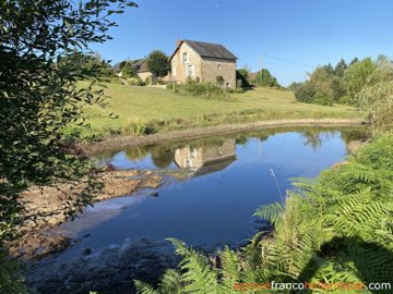 grote-schuur-met-eend-en-knus-huis-op-35-ha-3