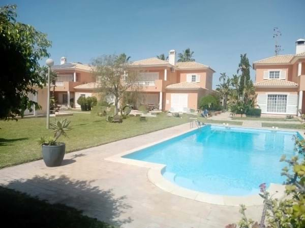 Image No.1-4 Bed Villa for sale