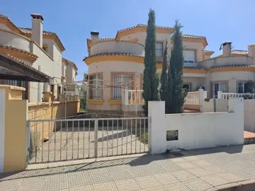 1 - Los Montesinos, Villa