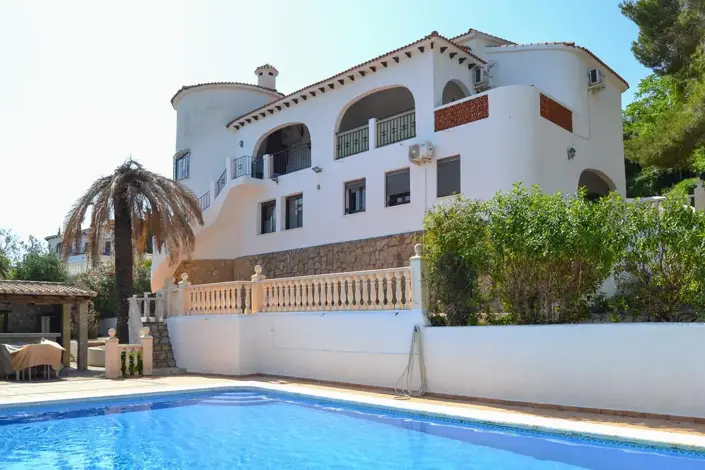 Image No.1-6 Bed Villa for sale