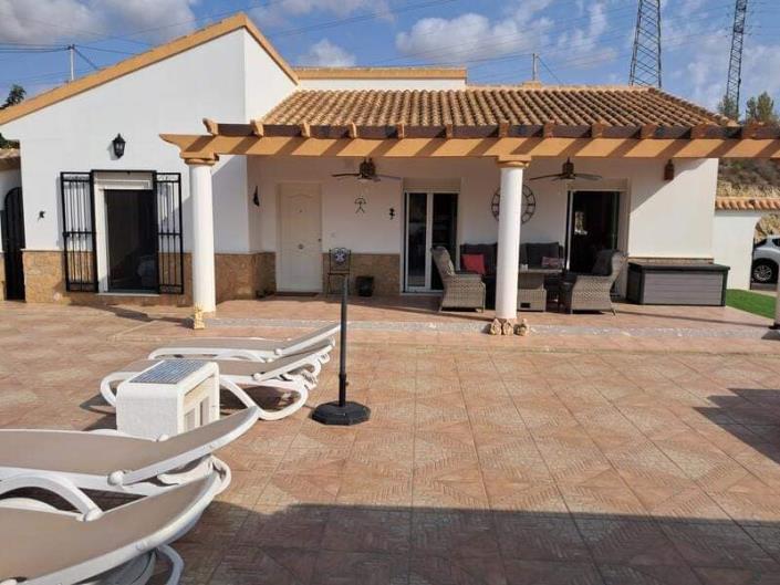 Image No.1-4 Bed Villa for sale