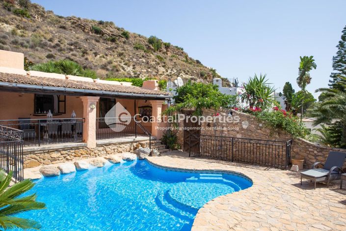 Image No.1-5 Bed Villa for sale