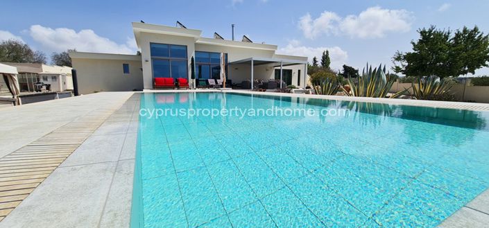 Image No.1-6 Bed Villa for sale