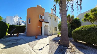 Detached Villa For Sale  in  Peyia - Coral Bay