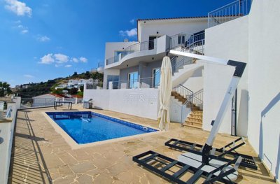 Detached Villa For Sale  in  Peyia