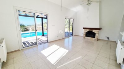 Bungalow For Sale  in  Tala - Kamares