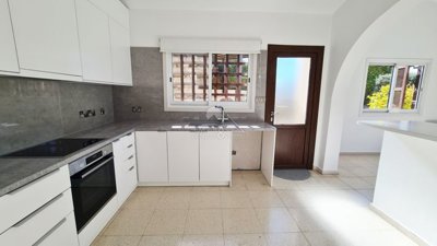 Bungalow For Sale  in  Tala - Kamares