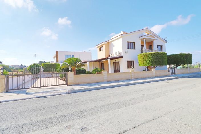 Image No.1-5 Bed Villa for sale