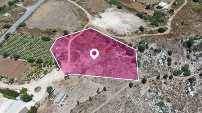 Mixed Residential/Special Protection zoned Field in Kathikas, Paphos