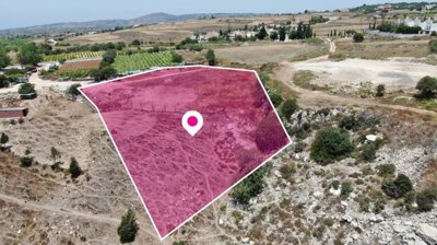 Mixed Residential/Special Protection zoned Field in Kathikas, Paphos