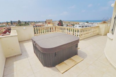 Penthouse For Sale  in  Kato Pafos